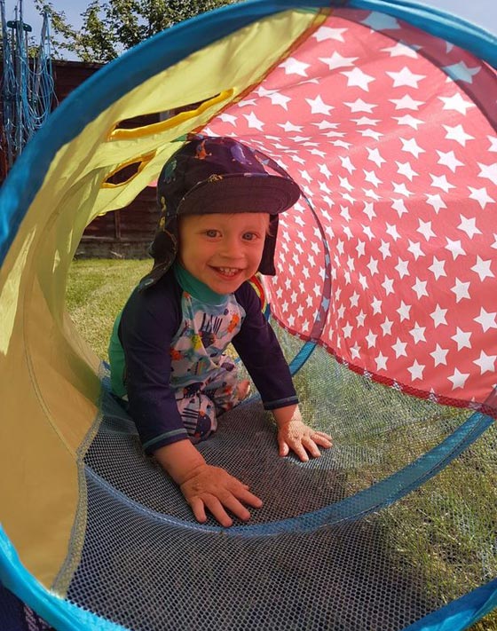 فيديو مؤثر.. طفل يمشي أولى خطواته قبل خضوعه لجراحة بترت فيها ساقه! صورة رقم 7