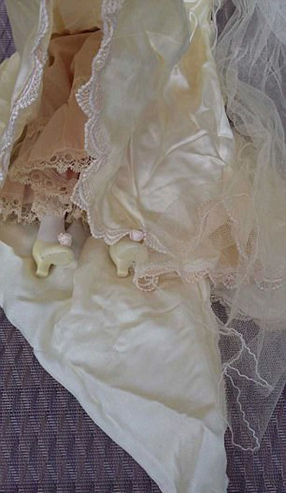 دمية مسكونة بروح شريرة تسبب حوادث مخيفة وتثير رعب عائلة! صورة رقم 10