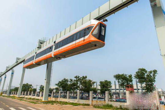 الصين تدشن قطار السماء الكهربائي المعلّق.. فيديو وصور صورة رقم 4