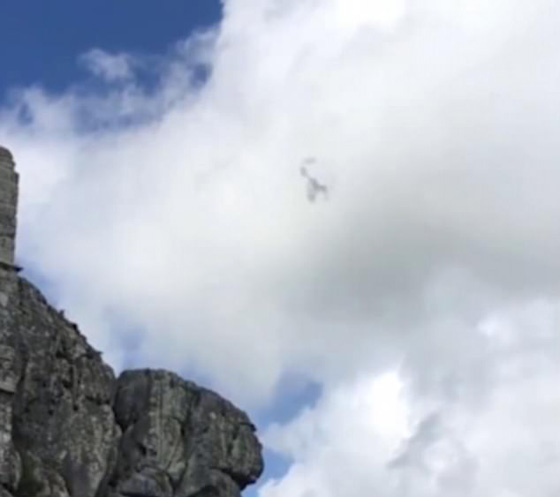 فيديو مثير.. طبق طائر متحول في سماء كورنال البريطانية يثير الذعر  صورة رقم 2
