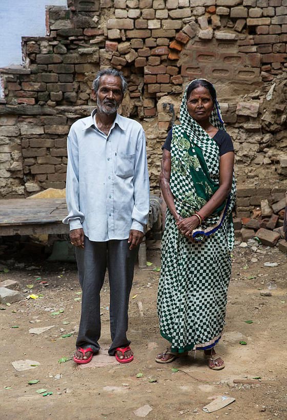 أم وابنتها تعيشان مع رجل شوههما بماء النار.. فيديو وصور صورة رقم 3