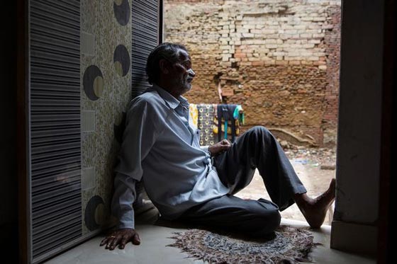 أم وابنتها تعيشان مع رجل شوههما بماء النار.. فيديو وصور صورة رقم 7