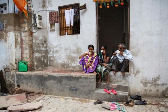 أم وابنتها تعيشان مع رجل شوههما بماء النار.. فيديو وصور صورة رقم 9