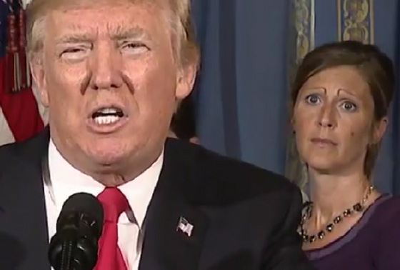 بالفيديو.. من السيدة التي خطفت الأنظار من دونالد ترامب؟! صورة رقم 3