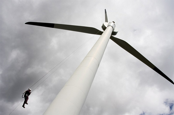 ترميم تمثال المسيح وطلاء الجسور المعلقة، من أخطر الوظائف في العالم! صورة رقم 2