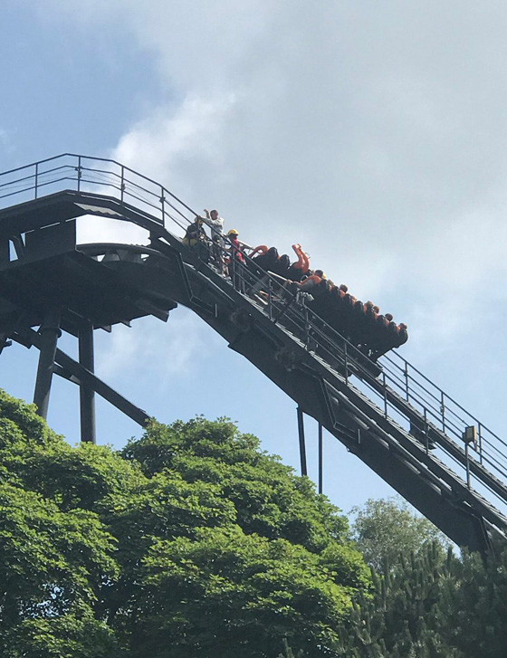 بالفيديو والصور.. تعطل لعبة (سكة الموت) في الملاهي على ارتفاع 55 مترا صورة رقم 14