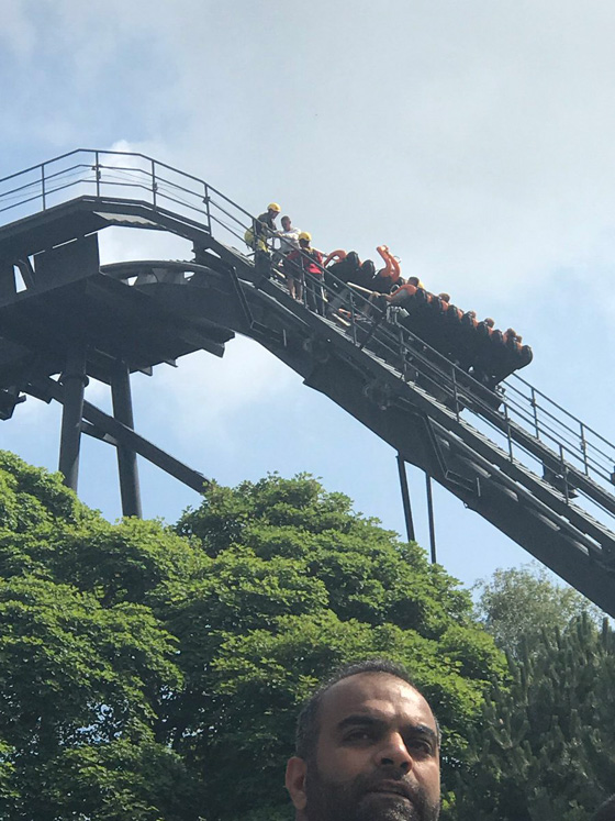 بالفيديو والصور.. تعطل لعبة (سكة الموت) في الملاهي على ارتفاع 55 مترا صورة رقم 15