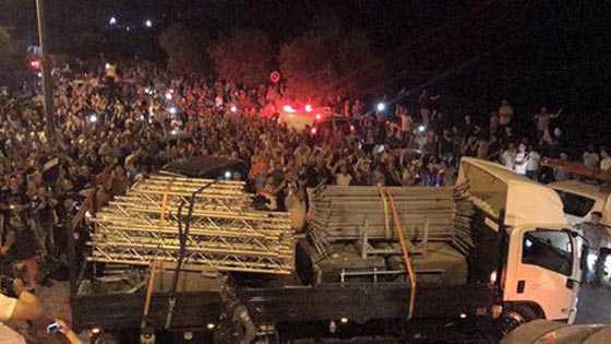 القدس: الجيش الإسرائيلي يفكك الممرات الحديدية بباب الأسباط  صورة رقم 1