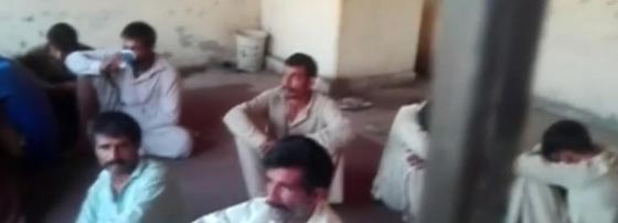  شيوخ قرية باكستانية يأمرون باغتصاب فتاة انتقاما من شقيقها المغتصب! صورة رقم 7