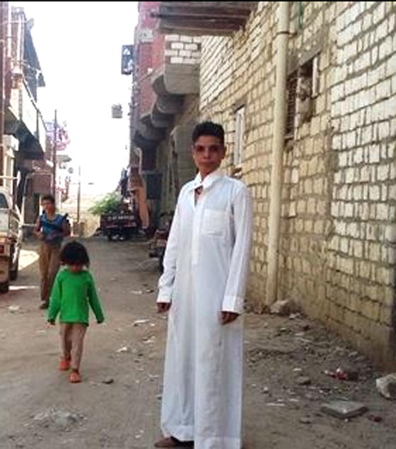 امرأة مصرية تتحول الى رجل لتعيل اسرتها الفقيرة بعد عجز زوجها! صورة رقم 1