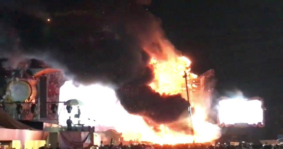 برشلونه: فرار الآلاف من حريق بحفل غنائي.. فيدو صورة رقم 1