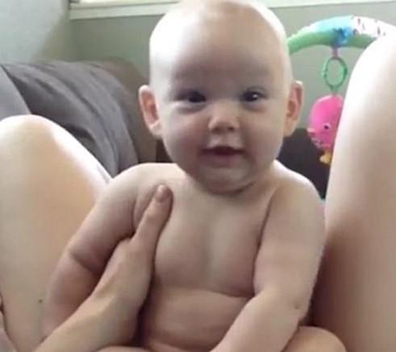 فيديو طريف.. طفل 3 أشهر يقول لوالدته: (أحبك) صورة رقم 2