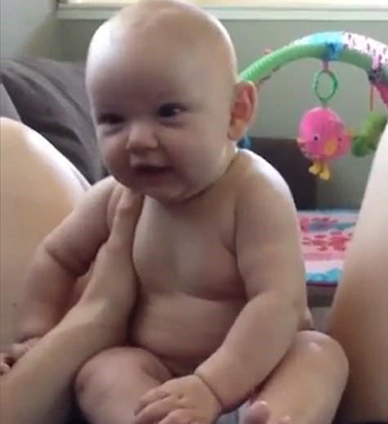 فيديو طريف.. طفل 3 أشهر يقول لوالدته: (أحبك) صورة رقم 1