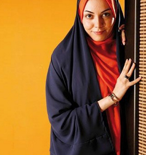 بالصور.. مذيعة إيرانية محافظة محجبة في بلدها وتشرب الكحول خارجه! صورة رقم 8