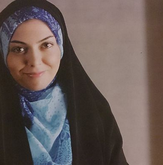 بالصور.. مذيعة إيرانية محافظة محجبة في بلدها وتشرب الكحول خارجه! صورة رقم 7