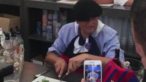 بالفيديو.. رئيس بلدية فرنسية يأكل فأراً تنفيذاً لوعده ! صورة رقم 4