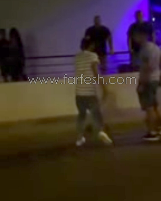 فيديو مثير.. حارس ملهى ليلي يعتدي على شاب لم يكف عن تهديده! صورة رقم 1