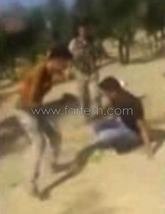 فيديو مؤلم.. جنود أتراك يعتدون بالضرب المبرح على شبان سوريين صورة رقم 4