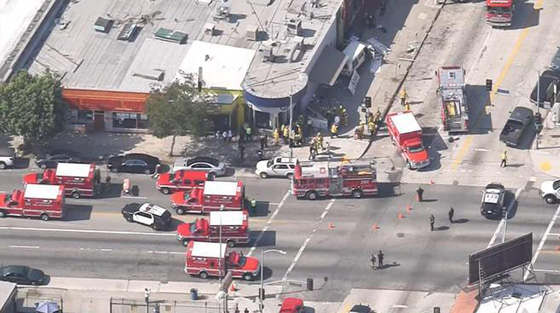 سيارة تدهس حشدا من الناس في حادث غامض بلوس انجلوس.. فيديو وصور صورة رقم 9