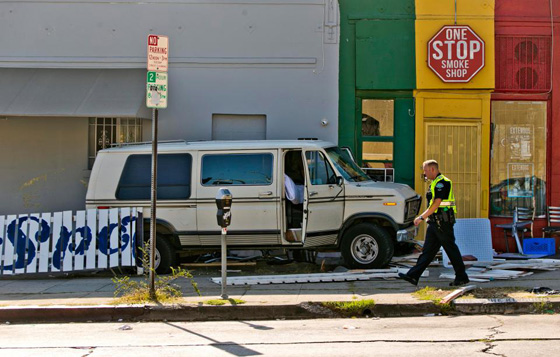 سيارة تدهس حشدا من الناس في حادث غامض بلوس انجلوس.. فيديو وصور صورة رقم 3
