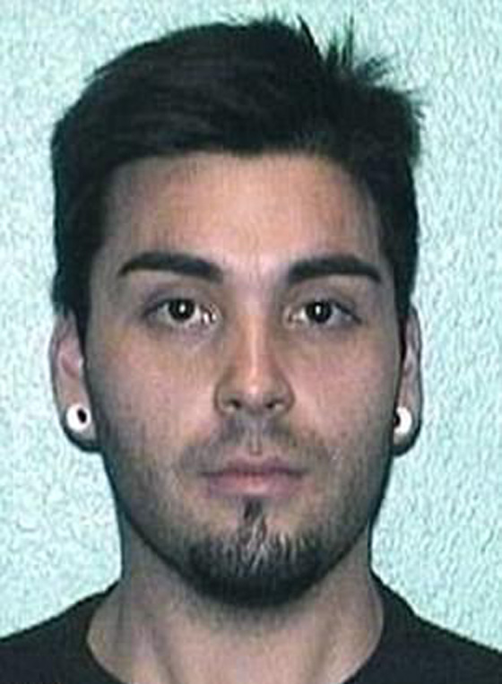 مجرم خطير يسجن حارسا في زنزانة ويعتدي على آخر محاولا الهرب صورة رقم 5