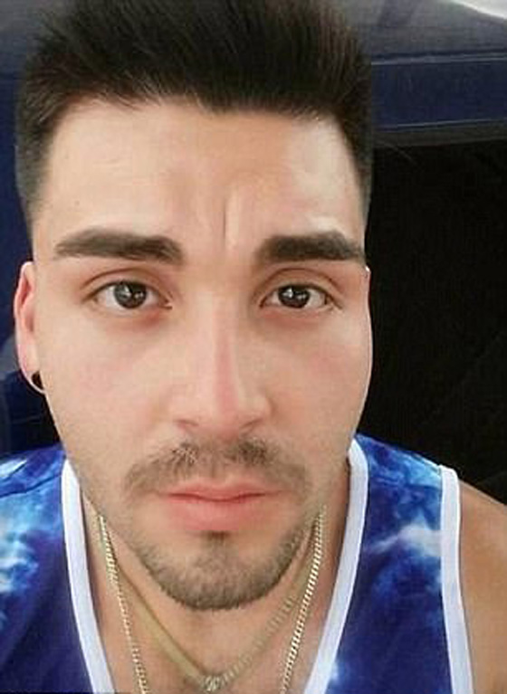 مجرم خطير يسجن حارسا في زنزانة ويعتدي على آخر محاولا الهرب صورة رقم 6