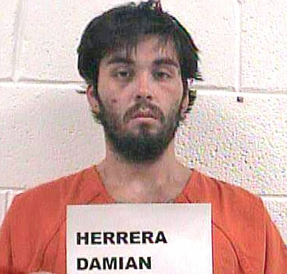 مجرم خطير يسجن حارسا في زنزانة ويعتدي على آخر محاولا الهرب صورة رقم 7