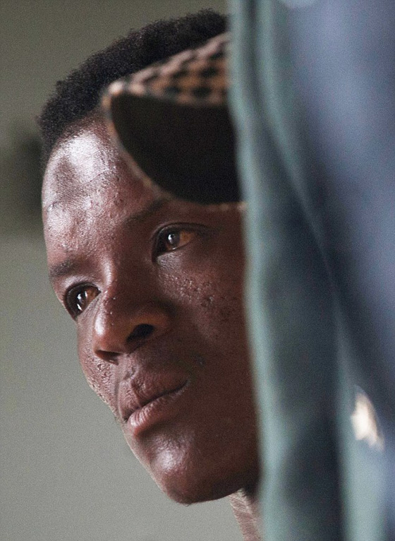 اعتديا على مزارع أسود بالضرب المبرح ووضعاه في نعش لاحراقه  صورة رقم 6