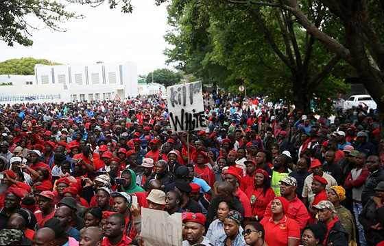 اعتديا على مزارع أسود بالضرب المبرح ووضعاه في نعش لاحراقه  صورة رقم 22