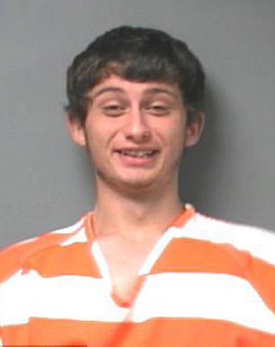 فرار 12 سجينا خطيرا بأمريكا احتالوا على السجان بزبدة الفول السوداني صورة رقم 7