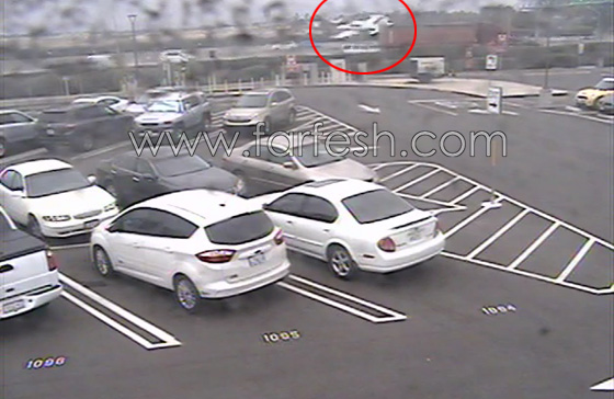 فيديو يظهر لحظة تحطم طائرة صغيرة حاولت الهبوط على شارع سريع صورة رقم 1