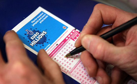 بريطانيا تبحث عن مجهول ربح 66 مليون دولار ولا يزال غافلا عنها صورة رقم 1