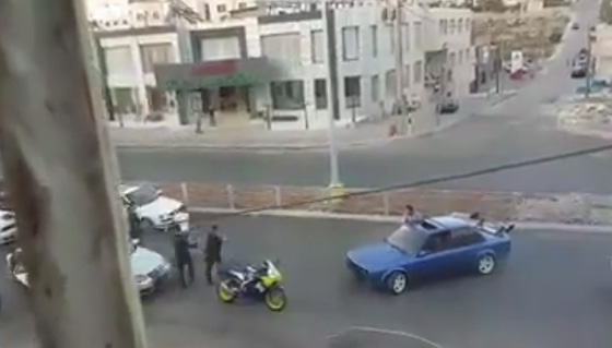 اعتقال مفحّط رام الله بشبهة الازعاج وخلع الملابسض حياة الناس للخطر.. فيديو صورة رقم 1