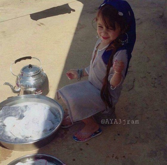 صور طفلة تقلد نانسي عجرم في (آه ونص) وتثير اعجاب الكثيرين صورة رقم 4