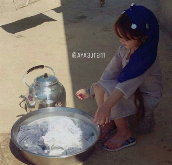 صور طفلة تقلد نانسي عجرم في (آه ونص) وتثير اعجاب الكثيرين صورة رقم 2