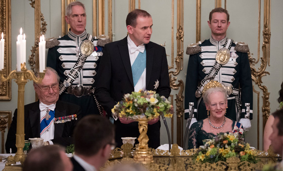 زوج ملكة الدنمارك مستاء: لا اريد ان ادفن بجانب زوجتي! صورة رقم 6