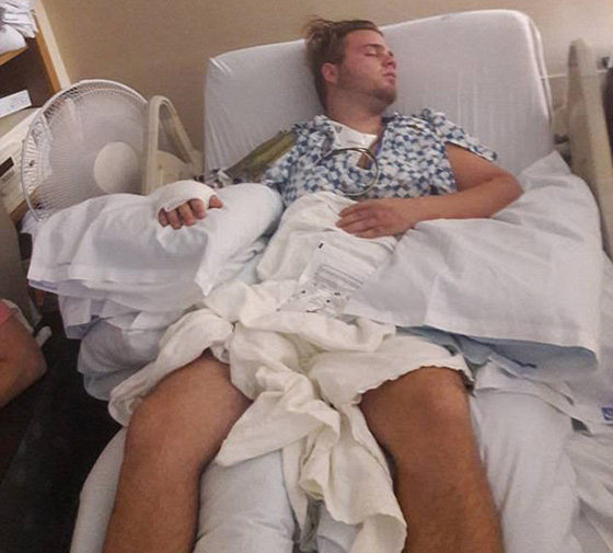 صاعقة برق تضرب طائرة وتصيب عاملا على ارض المطار.. فيديو صورة رقم 6