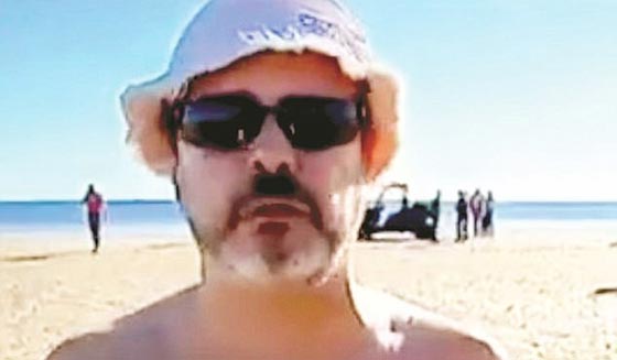 فيديو وصور.. هبوط طائرة على شاطئ البحر يتسبب بمقتل رجل وطفلة صورة رقم 4