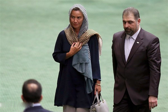 انتقادات حادة  برلماني إيراني تصرف  بشكل غير لائق مع مسؤولة أوروبية  صورة رقم 5