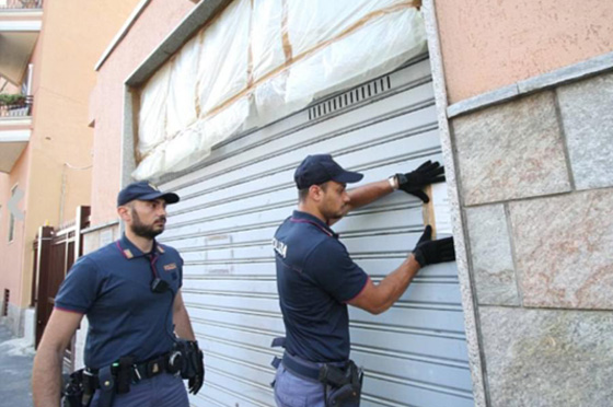 بريطاني خطف عارضة أزياء وهدد ببيعها في مزاد عبر الإنترنت صورة رقم 12