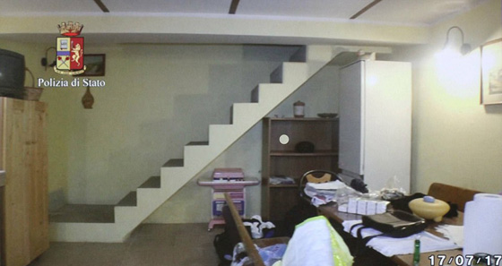 بريطاني خطف عارضة أزياء وهدد ببيعها في مزاد عبر الإنترنت صورة رقم 15