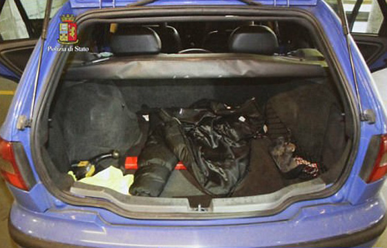 بريطاني خطف عارضة أزياء وهدد ببيعها في مزاد عبر الإنترنت صورة رقم 27