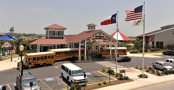 اب في تكساس ينشئ اول مدينة ملاهي لذوي الاعاقة بـ51 مليون دولار صورة رقم 20