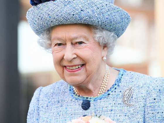 تأكل لتعيش ولا تعيش لتأكل.. هذا ما تتناوله ملكة بريطانيا من طعام ومشروبات صورة رقم 11