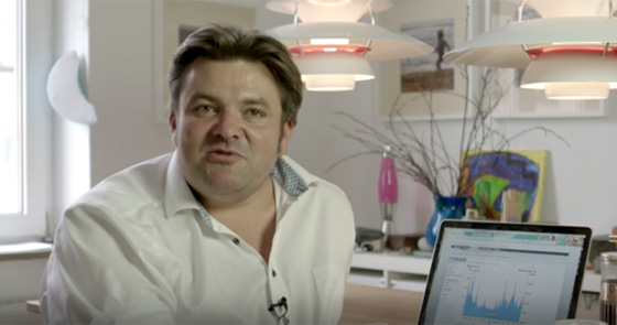 بالفيديو.. الماني يذهب إلى عمله سباحة بسبب الازدحام المروري صورة رقم 10