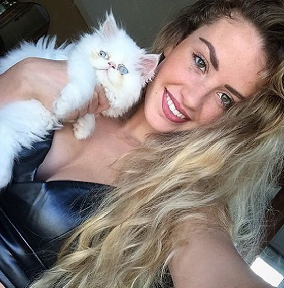 عارضة ازياء اختطفت للبيع بمزاد لكن طفلها (عامان) انقذها من الموت الاسود صورة رقم 15