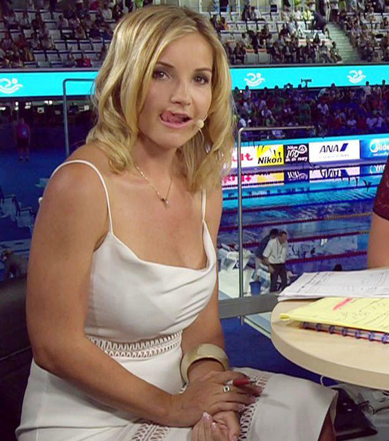 مذيعة بريطانية شهيرة تثير الجدل باطلالات مثيرة وحركات غير لائقة! صورة رقم 6