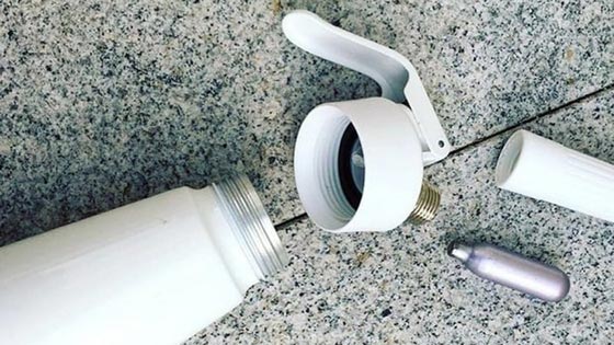 1.1 مليون يورو تعويضات لامرأة انفجرت عبوّة قشدة في وجهها صورة رقم 1