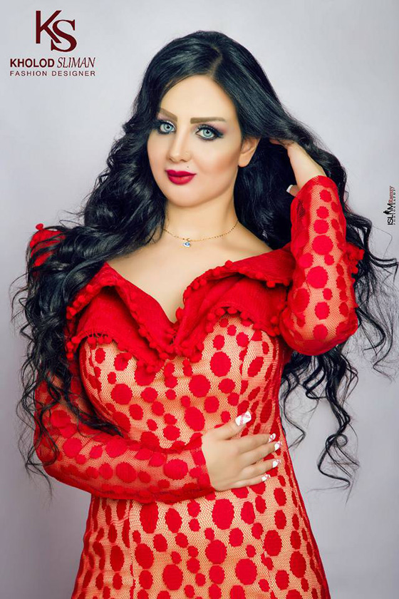 صور دالي حسن مغنية ركبني المرجيحة في نيولوك بفستان العروس وآخر احمر ضيق صورة رقم 4