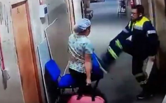 فيديو صادم.. طبيب يعتدي على صديقته الممرضة الحامل ويرفس بطنها  صورة رقم 5